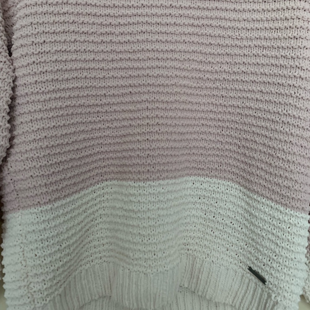 Abercrombie and Fitch Women’s Two Tone Sweater - Picture 2 of 4